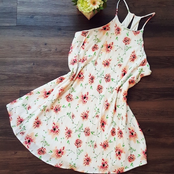 Peppermint Dresses & Skirts - Floral Summer Dress